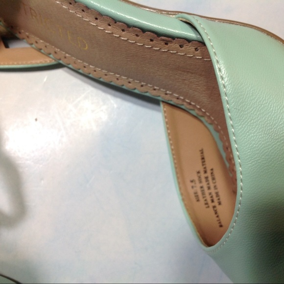 Restricted Ankle Straps Heels - Picture 8 of 12